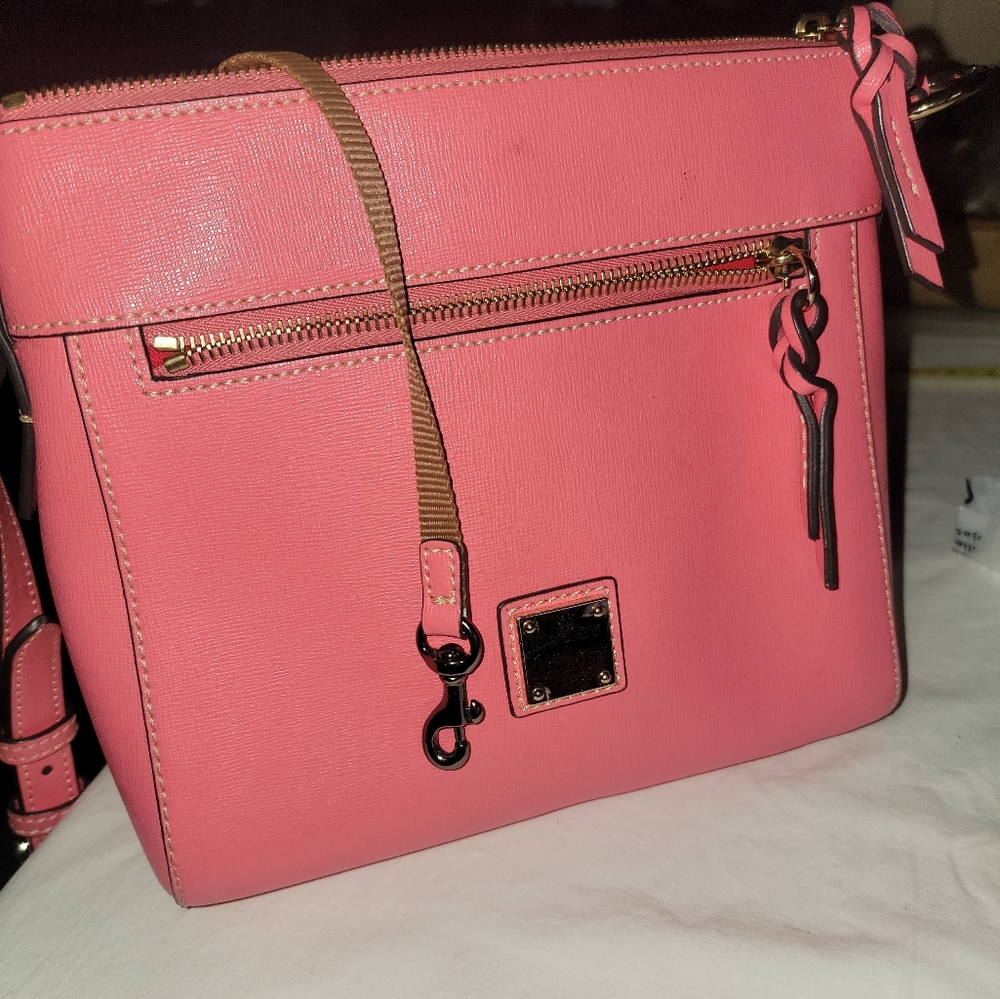 Dooney & Burke Crossbody purse 👛 in Coral Pink grained leather